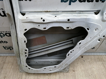 AA045175; Дверь задняя правая (7P0833056)/БУ; Оригинал; Р1, Мелкий дефект; 