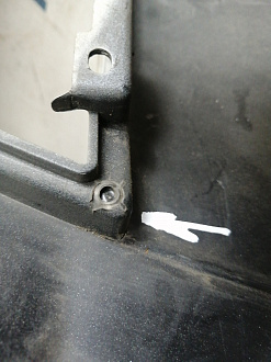 BA000253; Бампер передний, v1.5, v1.8, без отв. под расш.; без паркт.; без омыват. (6400B226229ZZ) для Mitsubishi Lancer/БУ; Оригинал; Р1, Мелкий дефект; 