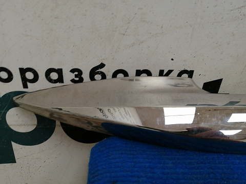 Фотография детали AA043548; Молдинг крышки багажника нижний, хром (76813-60050) для Lexus GX460/БУ; Оригинал; Р1, Мелкий дефект; . Фото номер 2