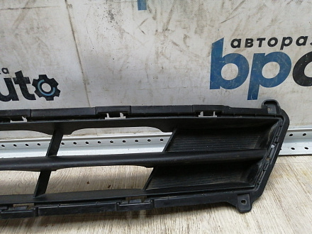 AA045107; Решетка переднего бампера (86561-4L500) для Hyundai Solaris/БУ; Оригинал; Р1, Мелкий дефект; 