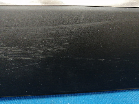Фотография детали AA035520; Накладка на дверь задняя правая (828203355R) для Renault Kaptur/БУ; Оригинал; Р1, Мелкий дефект; . Фото номер 6