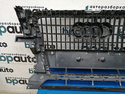 AA030017; Решётка радиатора; под паркт. (8R0 853 651) для Audi Q5 I (2008-2012)/БУ; Оригинал; Р2, Удовлетворительное; 