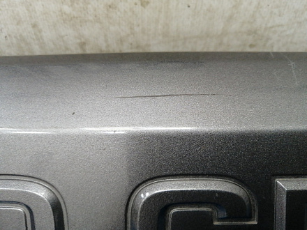 AA031421; Молдинг крышки багажника, не хром (76810-60131) для Toyota Land Cruiser Prado/БУ; Оригинал; Р1, Мелкий дефект; 