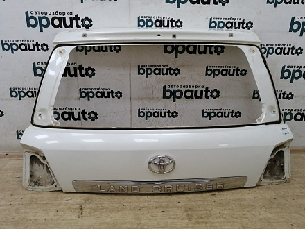 AA021594; Крышка багажника верхняя (67005-60D51) для Toyota Land Cruiser 200 рест. (2012 — 2015)/БУ; Оригинал; Р0, Хорошее; (070) Белый перламутр 3х. сл.