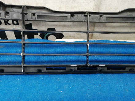 AA034685; Решетка переднего бампера (53112-42090) для Toyota Rav4 40 (2013 — 2015)/БУ; Оригинал; Р1, Мелкий дефект; 