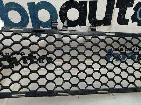 Фотография детали AA045493; Решетка переднего бампера, AMG (A2128851253) для Mercedes-Benz E-klasse W212 S212/БУ; Оригинал; Р1, Мелкий дефект; . Фото номер 8