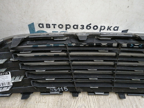 Фотография детали AA045115; Решетка радиатора (F1EB-8200-C) для Ford Focus/БУ; Оригинал; Р1, Мелкий дефект; . Фото номер 16