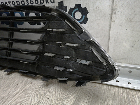 Фотография детали AA045115; Решетка радиатора (F1EB-8200-C) для Ford Focus/БУ; Оригинал; Р1, Мелкий дефект; . Фото номер 20