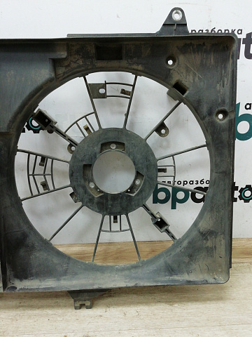 Фотография детали AA003181; Кожух вентилятора, диффузор (L3K9-15-210A) для Mazda 6 GG/БУ; Оригинал; Р1, Мелкий дефект; . Фото номер 3