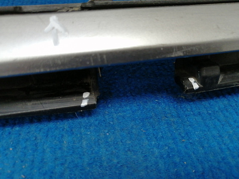 Фотография детали AA038717; Решетка переднего бампера (EH45-501T1) для Mazda CX-7 I рест. (2009-2012)/БУ; Оригинал; Р2, Удовлетворительное; . Фото номер 11