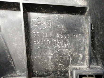 AA034674; Решётка радиатора (62310-5X00A) для Nissan/БУ; Оригинал; Р2, Удовлетворительное; 