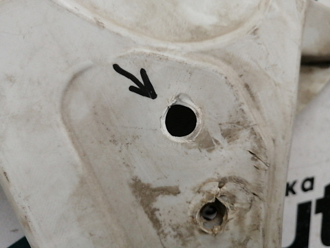 Фотография детали AA040910; Кронштейн заднего бампера левый ( 5M51-17E850) для Ford Focus/БУ; Оригинал; Р1, Мелкий дефект; . Фото номер 3