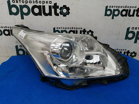 Фотография детали AA013380; Фара галоген правая (81130-05310) для Toyota Avensis/БУ; Оригинал; Р2, Удовлетворительное; . Фото номер 1