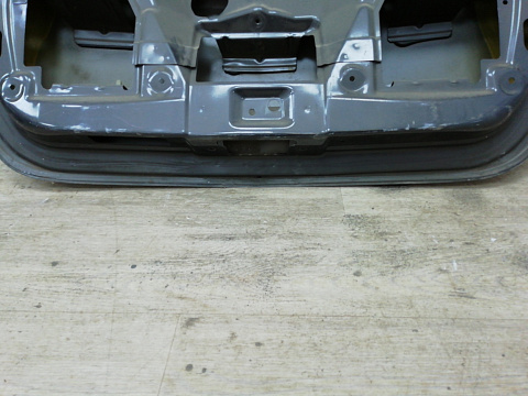 Фотография детали AA009651; Крышка багажника (93178817) для Opel Astra/БУ; Оригинал; Р1, Мелкий дефект; . Фото номер 10
