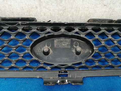 Фотография детали AA033609; Решетка радиатора (6M21-8200-AE) для Ford Galaxy II (2006-2010)/БУ; Оригинал; Р1, Мелкий дефект; . Фото номер 9