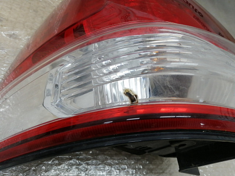 Фотография детали AA017911; Фонарь в крыло левый (81561-60750) для Toyota Land Cruiser 200 (2008 — 2012)/БУ; Оригинал; Р1, Мелкий дефект; . Фото номер 8