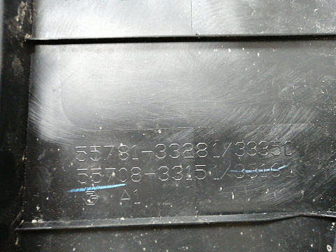 Фотография детали AA012030; Накладка под дворники, жабо (55781-33281) для Toyota Camry 55 рест. (2014 — 2017)/БУ; Оригинал; Р1, Мелкий дефект; . Фото номер 7