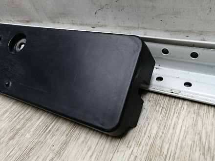 AA045455; Площадка под номер переднего бампера (52114-33370) для Toyota Camry 55 рест. (2014 — 2017)/БУ; Оригинал; Р0, Хорошее; 