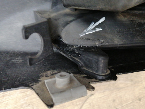 Фотография детали AA041726; Бампер передний, Sport; без паркт.; без омыват. (BBN2-50031) для Mazda 3 BL/БУ; Оригинал; Р1, Мелкий дефект; . Фото номер 27