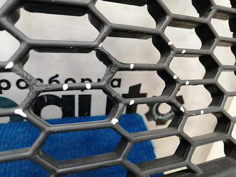 Фотография детали AA037739; Решетка переднего бампера (53112-60170) для Lexus GX460 II рест. (2013 — 2019)/БУ; Оригинал; Р1, Мелкий дефект; . Фото номер 4