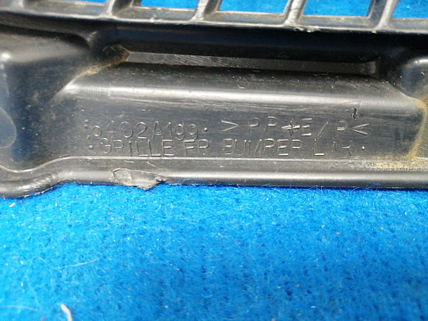 Фотография детали AA028247; Решетка переднего бампера (6402A199) для Mitsubishi Outlander II XL рест. (2009-2013)/БУ; Оригинал; Р1, Мелкий дефект; . Фото номер 10