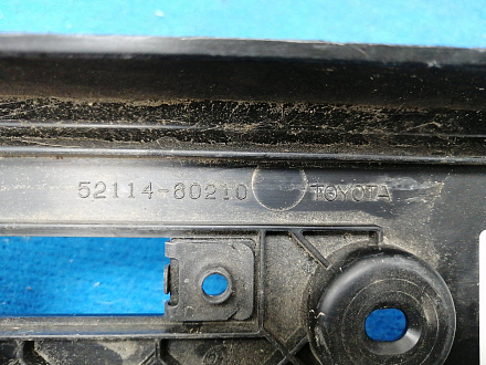 AA015580; Площадка под номер (52114-60210) для Toyota Land Cruiser Prado 150 рест. (2013 — 2017)/БУ; Оригинал; Р0, Хорошее; 