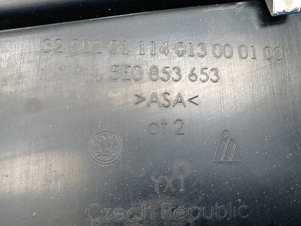 AA034157; Решетка радиатора (5E0 853 653) для Skoda Octavia/БУ; Оригинал; Р1, Мелкий дефект; 
