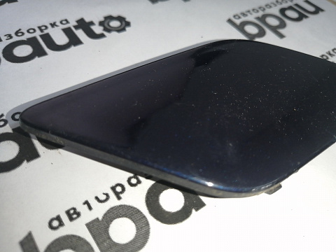 Фотография детали AA045314; Заглушка букс. крюка переднего бампера (A2048850426) для Mercedes-Benz C-klasse III рест. (W204) (2011-2015)/БУ; Оригинал; Р1, Мелкий дефект; . Фото номер 3