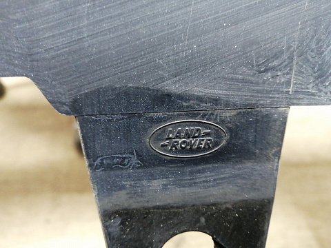 Фотография детали AA027485; Бампер передний, Autobiography; под паркт.; под омыват. (DQB000) для Land Rover Range Rover Sport I (2005 - 2009)/БУ; Оригинал; Р1, Мелкий дефект; . Фото номер 13