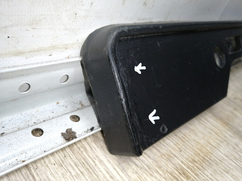 Фотография детали AA045186; Площадка под номер (52114-53220) для Lexus IS II рест.2 (2010 - 2013)/БУ; Оригинал; Р1, Мелкий дефект; . Фото номер 2