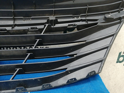 Фотография детали AA032848; Решетка радиатора (8200752748) для Renault Logan I рест. (2009-2015)/БУ; Оригинал; Р1, Мелкий дефект; . Фото номер 14