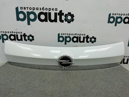 AA010039; Накладка крышки багажника; без камер. (95093281) для Opel Mokka (2012 - 2015)/БУ; Оригинал; Р0, Хорошее; 