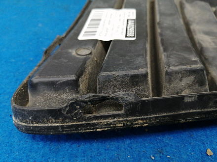 AA029558; Решетка переднего бампера левая, матовая (BM51-17K947-A) для Ford Focus/БУ; Оригинал; Р1, Мелкий дефект; 
