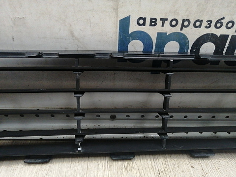 Фотография детали AA045113; Решетка переднего бампера (5K0853677) для Volkswagen Golf/БУ; Оригинал; Р1, Мелкий дефект; . Фото номер 15