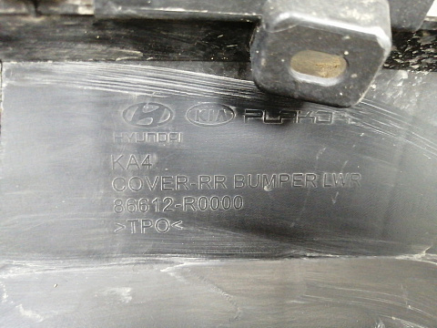 Фотография детали AA030657; Юбка заднего бампера; под паркт. (86612-R0000) для Kia Carnival IV (2020 - н.в.)/БУ; Оригинал; Р1, Мелкий дефект; . Фото номер 12