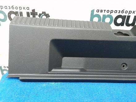 AA019734; Накладка задней панели (6RU863459A) для Volkswagen Polo/БУ; Оригинал; Р1, Мелкий дефект; 