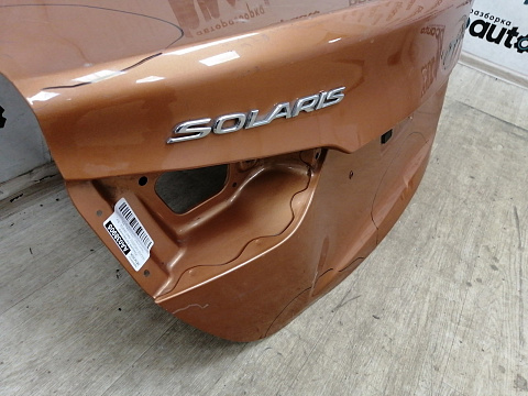 Фотография детали AA038905; Крышка багажника (69200-H5000) для Hyundai Solaris II (2017- 2020)/БУ; Оригинал; Р2, Удовлетворительное; . Фото номер 4