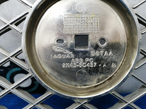 Фотография детали AA017896; Решетка радиатора (9X438C437A) для Jaguar X-Type рест. (2008-2009)/БУ; Оригинал; Р1, Мелкий дефект; . Фото номер 6