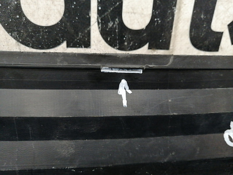 Фотография детали AA036476; Накладка заднего бампера верхняя (15203818) для Cadillac Escalade III (2006-2013)/БУ; Оригинал; Р1, Мелкий дефект; . Фото номер 20