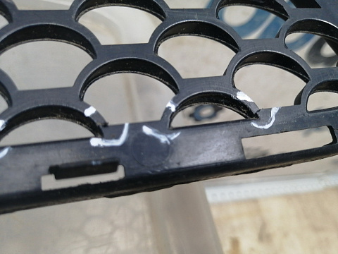 Фотография детали AA045493; Решетка переднего бампера, AMG (A2128851253) для Mercedes-Benz E-klasse W212 S212/БУ; Оригинал; Р1, Мелкий дефект; . Фото номер 13