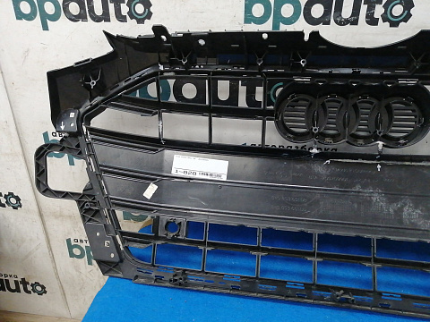 Фотография детали AA026429; Решётка радиатора (8W0 853 651 DB) для Audi A4 B9/БУ; Оригинал; Р2, Удовлетворительное; . Фото номер 11