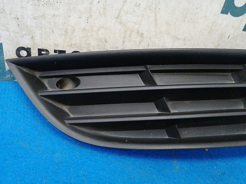 Фотография детали AA028475; Решетка переднего бампера правая (3C0853666) для Volkswagen Passat/БУ; Оригинал; Р1, Мелкий дефект; . Фото номер 3