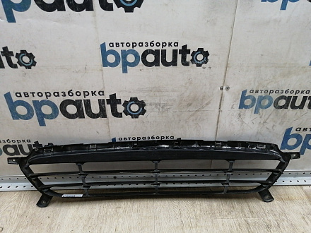 AA045105; Решетка переднего бампера (86561-1R000) для Hyundai Solaris/БУ; Оригинал; Р2, Удовлетворительное; 