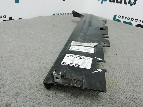 Фотография детали AA004578; Направляющая воздушного потока, дефлектор радиатора левый (51748056233) для BMW/БУ; Оригинал; Р1, Мелкий дефект; . Фото номер 4