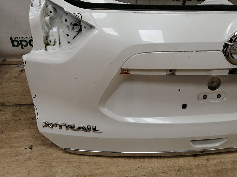 Фотография детали AA038028; Крышка багажника (9001A-2H90A) для Nissan X-Trail T32/БУ; Оригинал; Р1, Мелкий дефект; . Фото номер 9