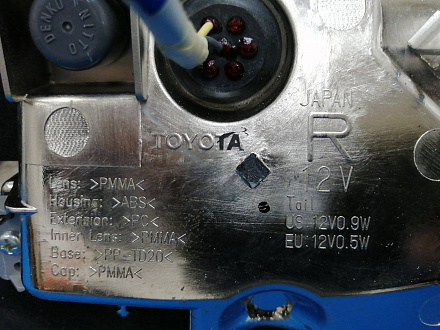 AA015293; Фонарь в крышку багажника правый (81580-60210) для Lexus LX570, LX450D (2008 — 2011)/БУ; Оригинал; Р1, Мелкий дефект; 
