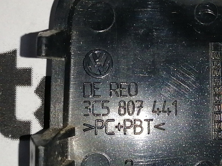 AA045050; Заглушка буксир. крюка заднего бампера (3C5807441) для Volkswagen Passat B6 Sedan (2005-2010)/БУ; Оригинал; Р0, Хорошее; 