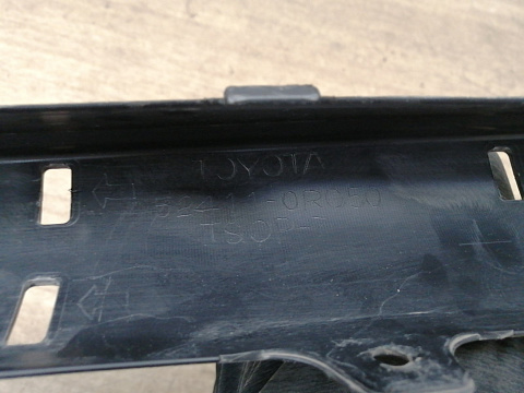Фотография детали AA034339; Юбка переднего бампера, с отв. под накладку, матовая (52411-0R050) для Toyota Rav4 40 рест. (2015 — 2019)/БУ; Оригинал; Р1, Мелкий дефект; . Фото номер 10