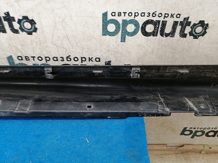 AA035225; Накладка порога правая, матовый пластик (76850-1KA6A) для Nissan Juke I (2010-2014)/БУ; Оригинал; Р1, Мелкий дефект; 