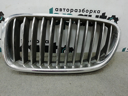 AA006792; Решетка радиатора левая, 12 перемычек (51137200727) для BMW 5 серия F10 F11/БУ; Оригинал; Р2, Удовлетворительное; 